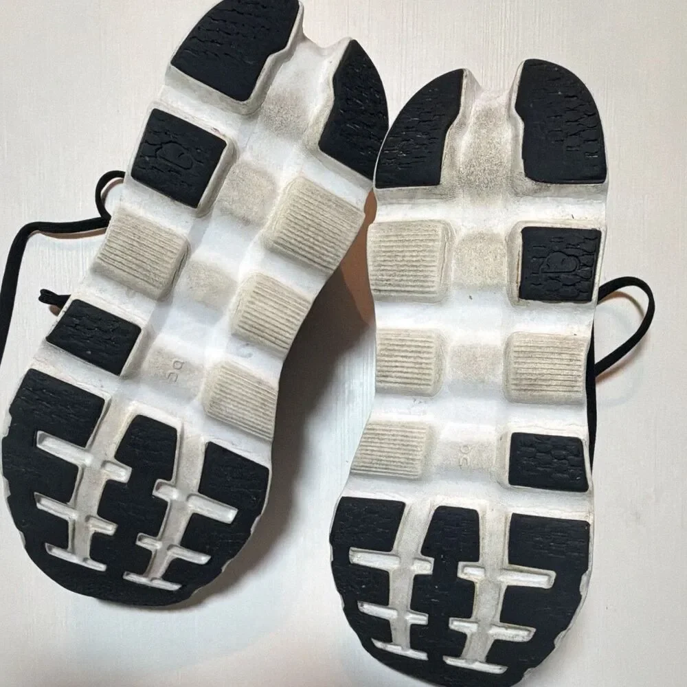 On Women’s Black/White Mesh Lace Up Athletic Sneakers Rubber Sole.  Size 8